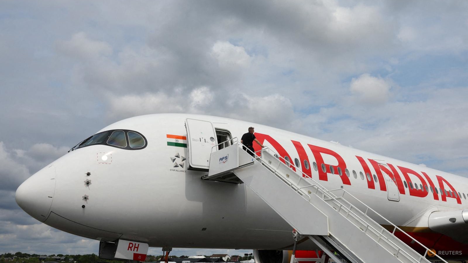Industri Penerbangan India Terjepit: Analisis Mendalam Tantangan Struktural Maskapai Darat Air
