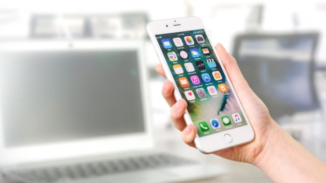 Memilih Smartphone Terjangkau untuk Lansia: Panduan Lengkap Fitur yang Relevan dan Mudah Digunakan