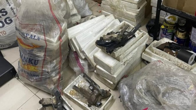 Operasi Bersih di Jakarta Selatan: Puluhan Senjata Api dan Barang Ilegal Disita dari Kantor Mantan Pimpinan Yayasan Pendidikan