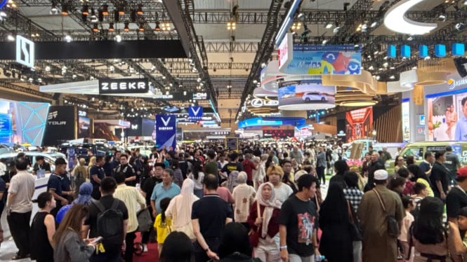 Industri Otomotif Indonesia Berguncang: Mobil Listrik Merambah Pasar Massal Sementara Perang Harga Mengancam Stabilitas