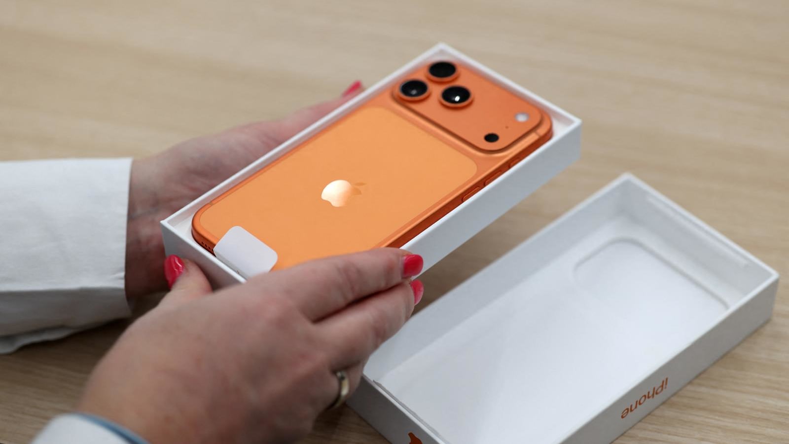 Konsumen Indonesia Tetap Mengejar Smartphone Premium Meski Daya Beli Melemah