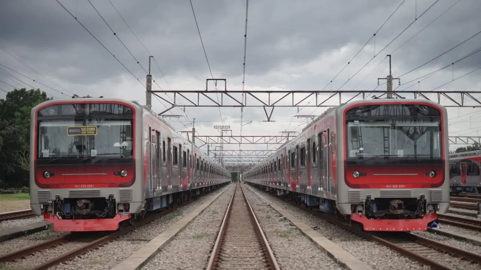 Peringati HUT RI ke-81, PT KAI Memberikan Tarif Spesial Rp8 untuk Pengguna LRT dan Commuter Line