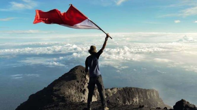 Ribuan Pendaki Siap Taklukkan Puncak Kerinci untuk Memperingati Kemerdekaan Indonesia