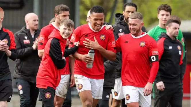 Pemain Keturunan Indonesia Simatupang Ferguson Bersinar di Liga Wales dengan Performa Spektakuler