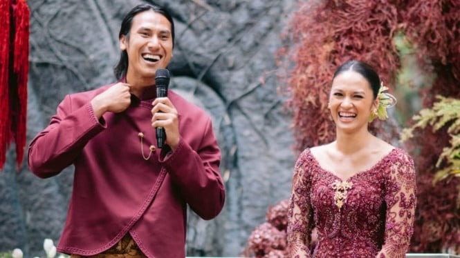 Dari Dinasti Pengusaha hingga Altar: Sean Gelael dan Hana Malasan Resmi Bertunangan