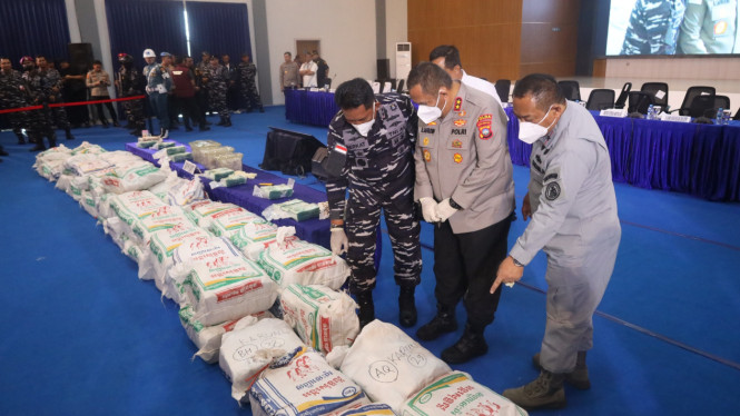 Jaringan Penyelundupan Ketamin Terbongkar: Delapan WNA Ditangkap dalam Operasi di Kapal MV King Sun dengan Barang Senilai Miliaran Rupiah