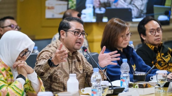 Menteri Ekraf Desak Studi Mendalam tentang Regulasi Kemasan Rokok Polos dan Perlindungan Hak Kekayaan Intelektual