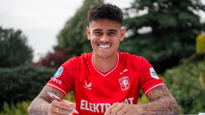 Kepulangan Mees Hilgers ke FC Twente Memicu Kontroversi: Suporter Menilai Klub Terlalu Permisif terhadap Pemain