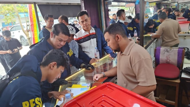 Operasi Besar-besaran Polisi Tangkap Sindikat Perdagangan Emas Ilegal, Amankan Uang Tunai Hampir Satu Miliar Rupiah di Riau