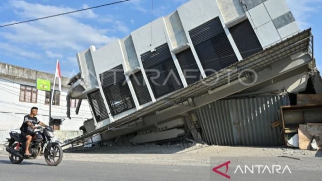 Lebih dari 2.400 Gempa Susulan Mengguncang NTT, BMKG Peringatkan Bahaya Bangunan Tidak Aman