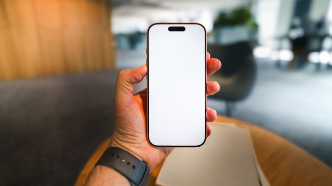 Panduan Memilih Smartphone Tahan Banting untuk Pekerja Tambang: Solusi Teknologi di Medan Ekstrem