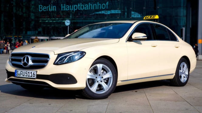 Strategi Bisnis Mercedes-Benz: Kembali Merebut Pasar Taksi Mewah di Jerman dengan Penawaran Diskon Agresif