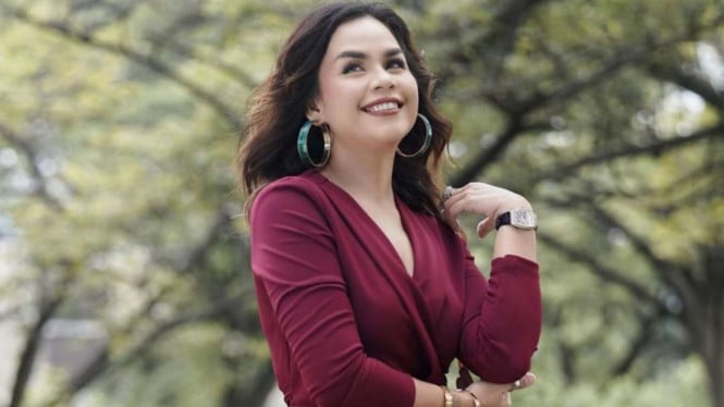 Melaney Ricardo Eskalasi Konflik dengan Emma Waroka: Dari Pertukaran Kata-Kata Pedas hingga Tantangan Pertemuan Langsung