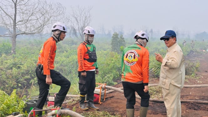 Presiden Prabowo Tinjau Langsung Kawasan Karhutla di Kubu Raya, Pastikan Respons Cepat dan Terukur