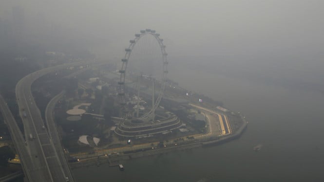 Ancaman Kabut Asap Transnasional: Kebakaran Hutan Indonesia Mengancam Kelancaran Grand Prix Singapura