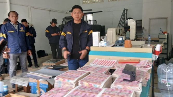 Polisi Sita Uang Palsu Senilai Rp36 Miliar dari Jaringan Pemalsuan di Serpong, Tangsel