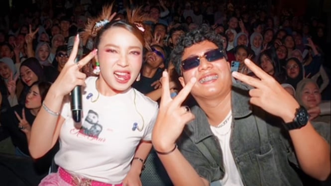Dari Indonesian Idol hingga Viral TikTok: Perjalanan Bunga Reyza Menjadi Fenomena Digital dengan 'Astaga Bercanda'