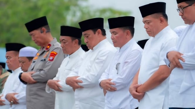 Gubernur Kalimantan Tengah Pimpin Salat Istisqa Massal, Ajak Masyarakat Bersatu Lawan Kekeringan dan Kebakaran Hutan
