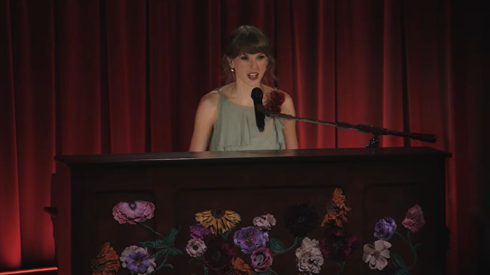 Taylor Swift Tampil Memukau dengan Medley Eksklusif di Pertunjukan Pertama Pasca Pernikahan