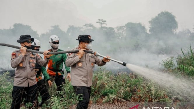 Kebakaran Lahan Gambut Kubu Raya Meluas: Ancaman Bara Membara di Dalam Tanah Mempersulit Penanganan