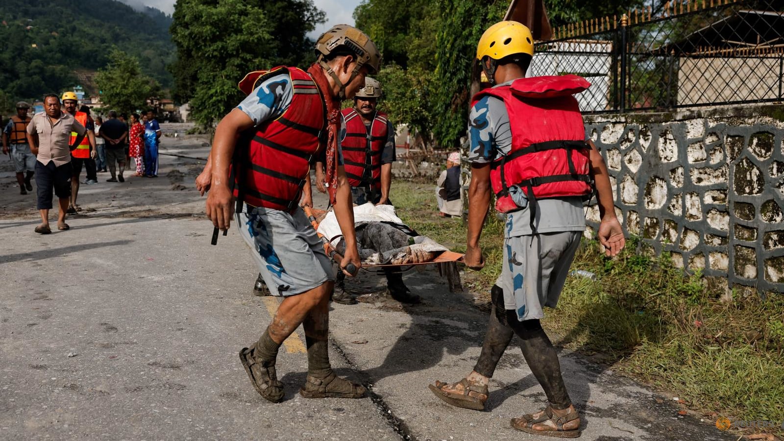 Bencana Banjir Bandang Nepal-Tibet: 1.500 Orang Masih Dalam Pencarian, Ratusan Turis Asing Terperangkap