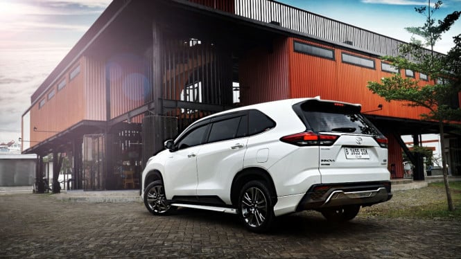 Parkir Paralel Kendaraan Hybrid Toyota Memerlukan Prosedur Khusus, Ini Penjelasan Lengkapnya